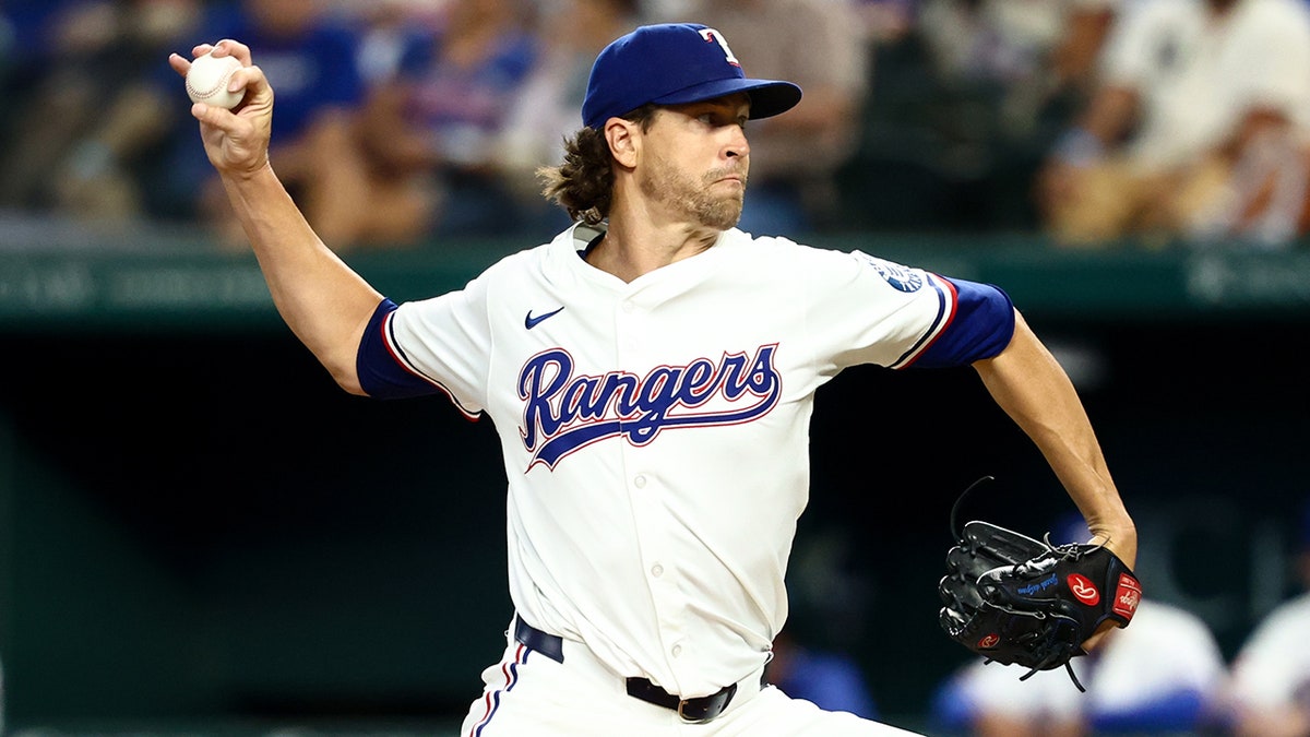 Jacob deGrom pitches