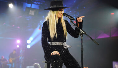 Lainey Wilson threw out the first pitch at the Colorado Rockies game