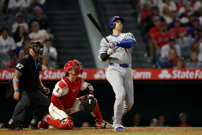 The Los Angeles Dodgers have fallen into giants Ohtani and nine dwarves. Ohtani hits 4G consecutive home runs, and the team has lost 3 consecutive games. You're going to miss the top spot on Earth