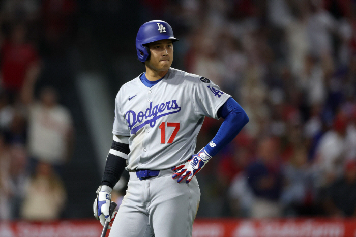 The Los Angeles Dodgers have fallen into giants Ohtani and nine dwarves. Ohtani hits 4G consecutive home runs, and the team has lost 3 consecutive games. You're going to miss the top spot on Earth