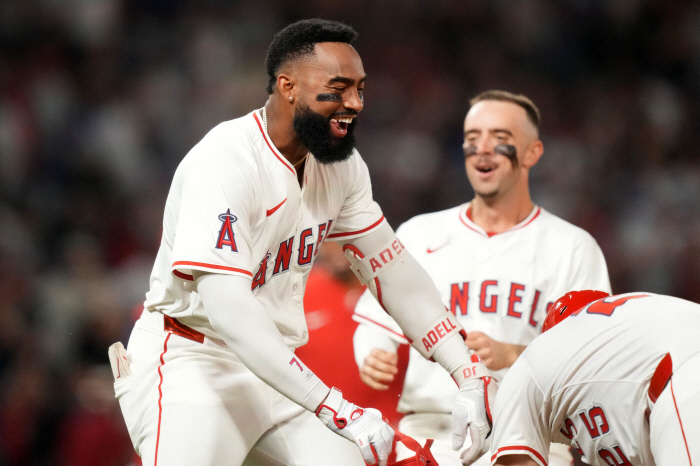 The Los Angeles Dodgers have fallen into giants Ohtani and nine dwarves. Ohtani hits 4G consecutive home runs, and the team has lost 3 consecutive games. You're going to miss the top spot on Earth
