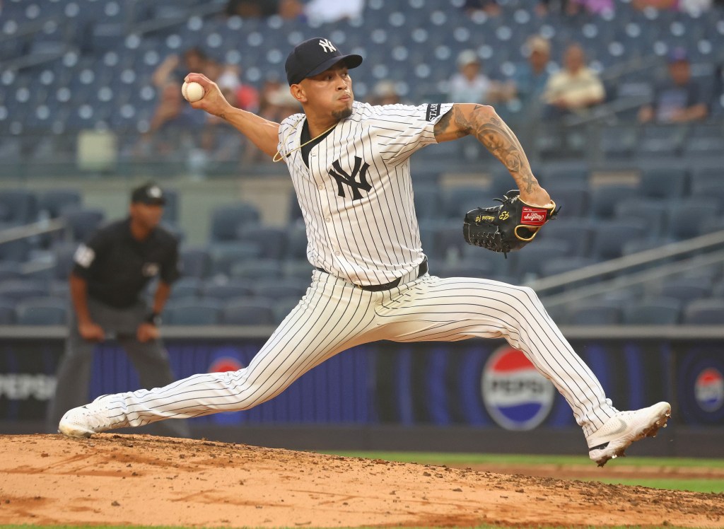 Yankees pitcher Jonathan Loáisiga (43) pitched in the ninth inning against the Ray on July 31, 2025.