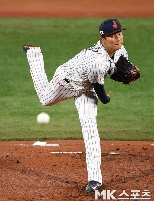 Yamamoto taking the mound against South Korea in the semi-finals of the 2021 Tokyo Olympics. Photo = MK Sports DB