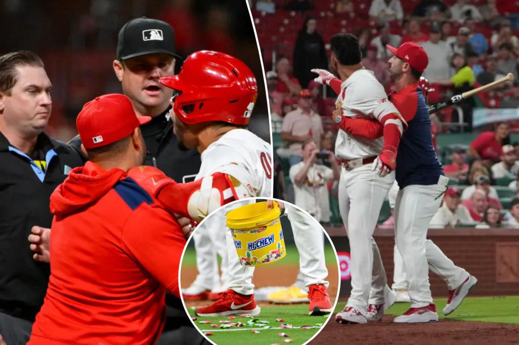 Cardinals' Willson Contreras hits own coach with bat toss in insane ejection