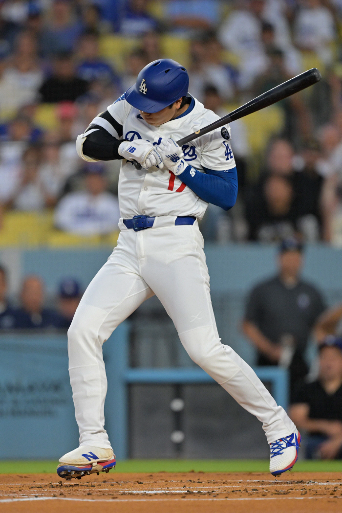 Ohtani is doing this with 50 home runs, 150 runs, 400 hits? There's only Ruth Fox, and then Schwaber will win with 60 home runs and 140 RBIs