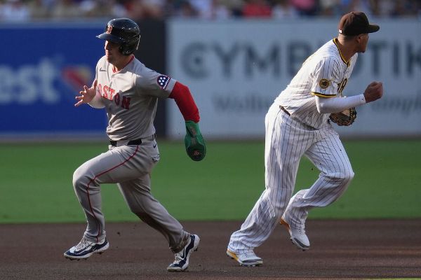 Manny Machado's failed hidden ball trick costs Padres one run
