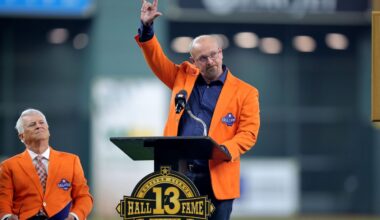 Astros retire Hall of Fame closer Billy Wagner's No. 13