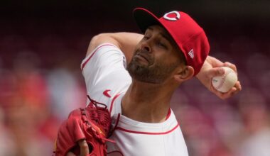 Cincinnati Reds pitcher Nick Martinez throws in the first inning of a baseball game against the San Francisco Giants, Sunday, March 30, 2025, in Cincinnati. (AP Photo/Carolyn Kaster)
