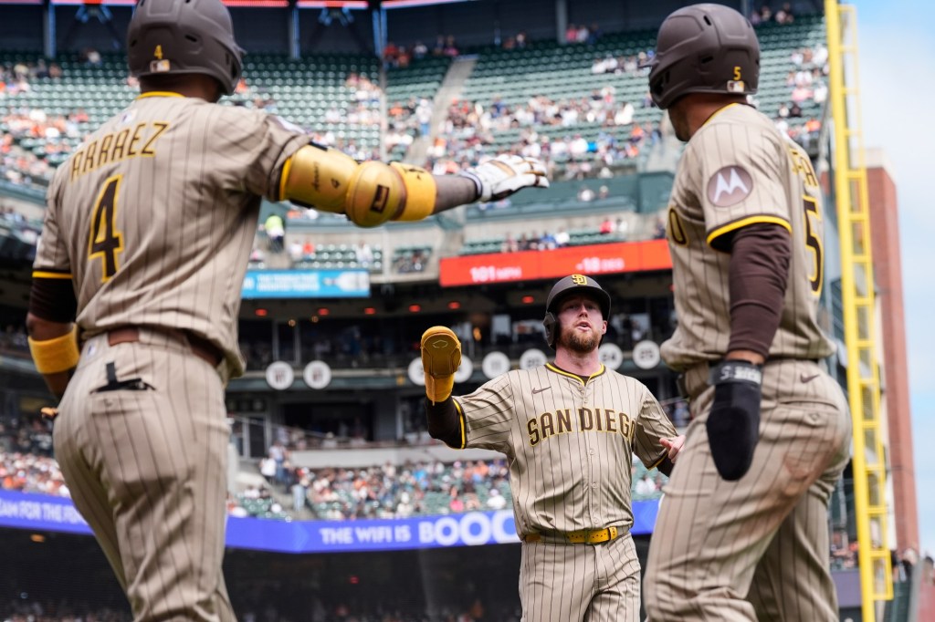 Padres sweep Giants, head to L.A. for first-place showdown