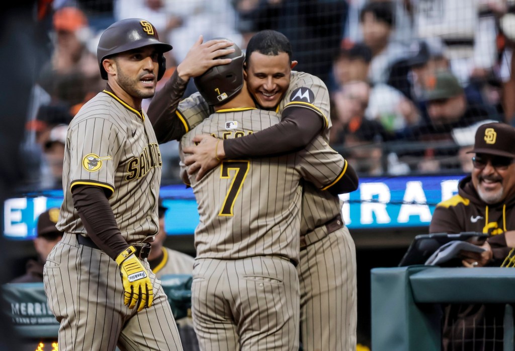Padres beat Giants, move into first-place tie atop NL West