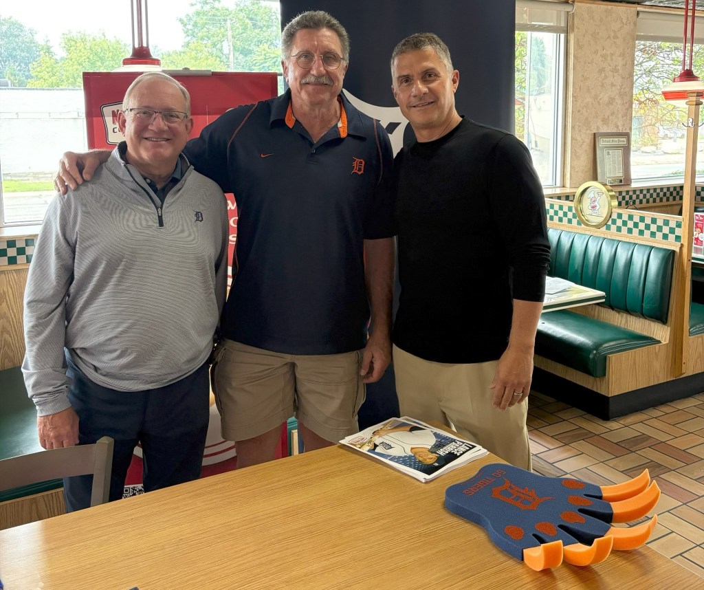 National Coney Island hosts meet and greet with Tiger great Lance Parrish – Macomb Daily