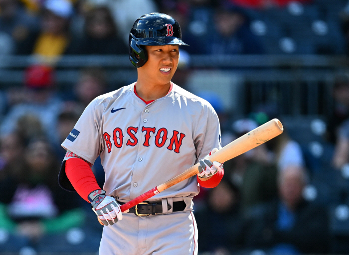 To make matters worse during rehabilitation, there are no outfield or designated hitters, and Japan's highest hitter (Min Chang-ki's Japanese baseball) with an annual salary of 18 million