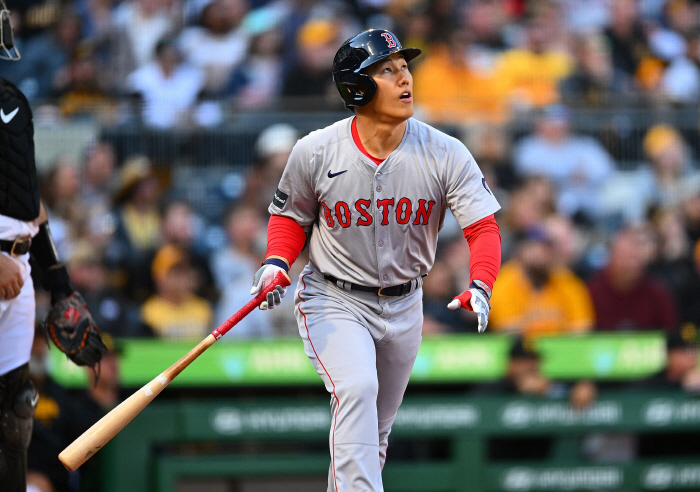 To make matters worse during rehabilitation, there are no outfield or designated hitters, and Japan's highest hitter (Min Chang-ki's Japanese baseball) with an annual salary of 18 million