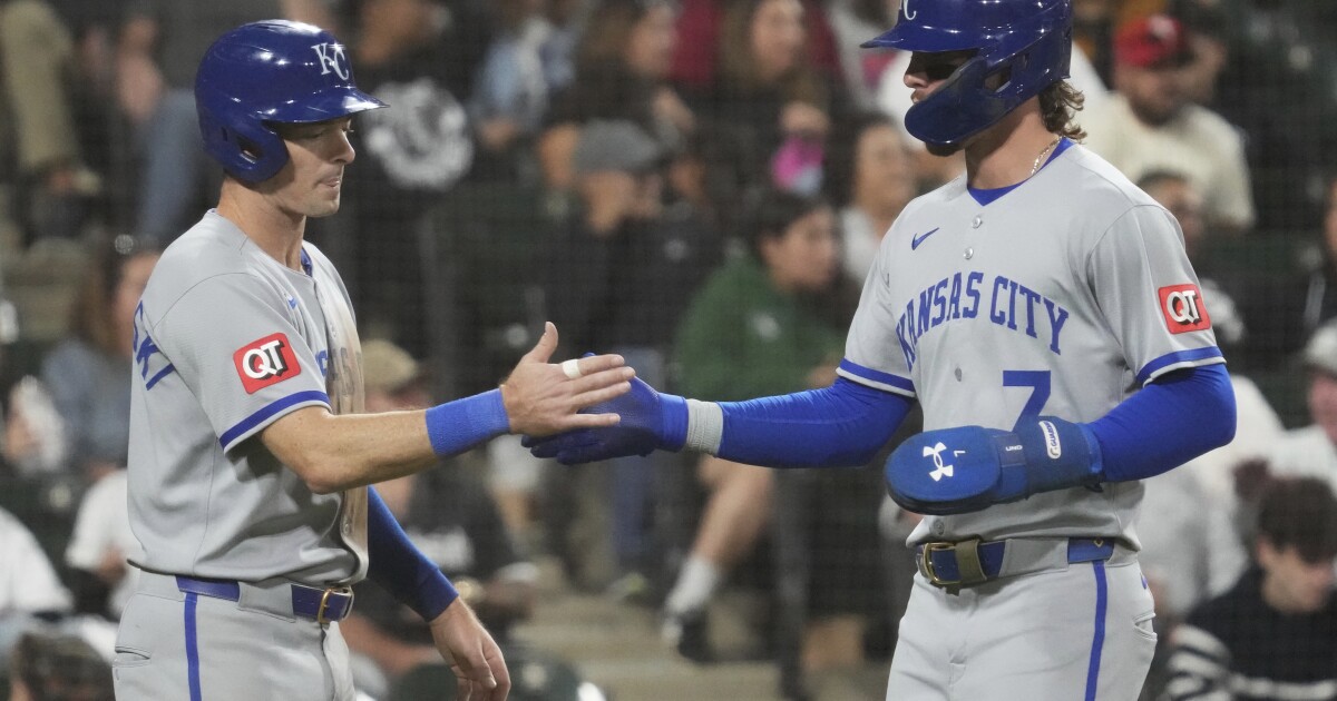 Kansas City blows out Chicago behind 8-run 5th inning
