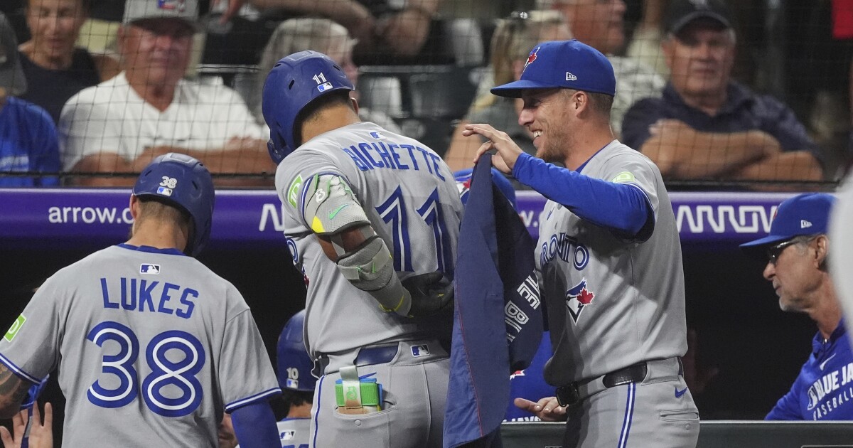 Blue Jays get 25 hits in 15-1 victory over Rockies