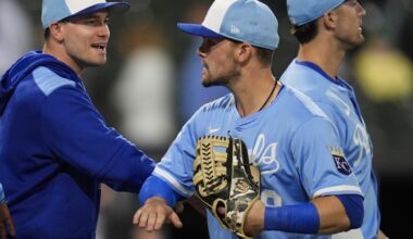 Royals come back in final two innings to down White Sox