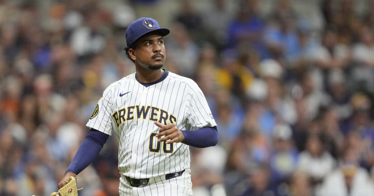 Giants stop slide with 7-1 win over MLB-best Brewers