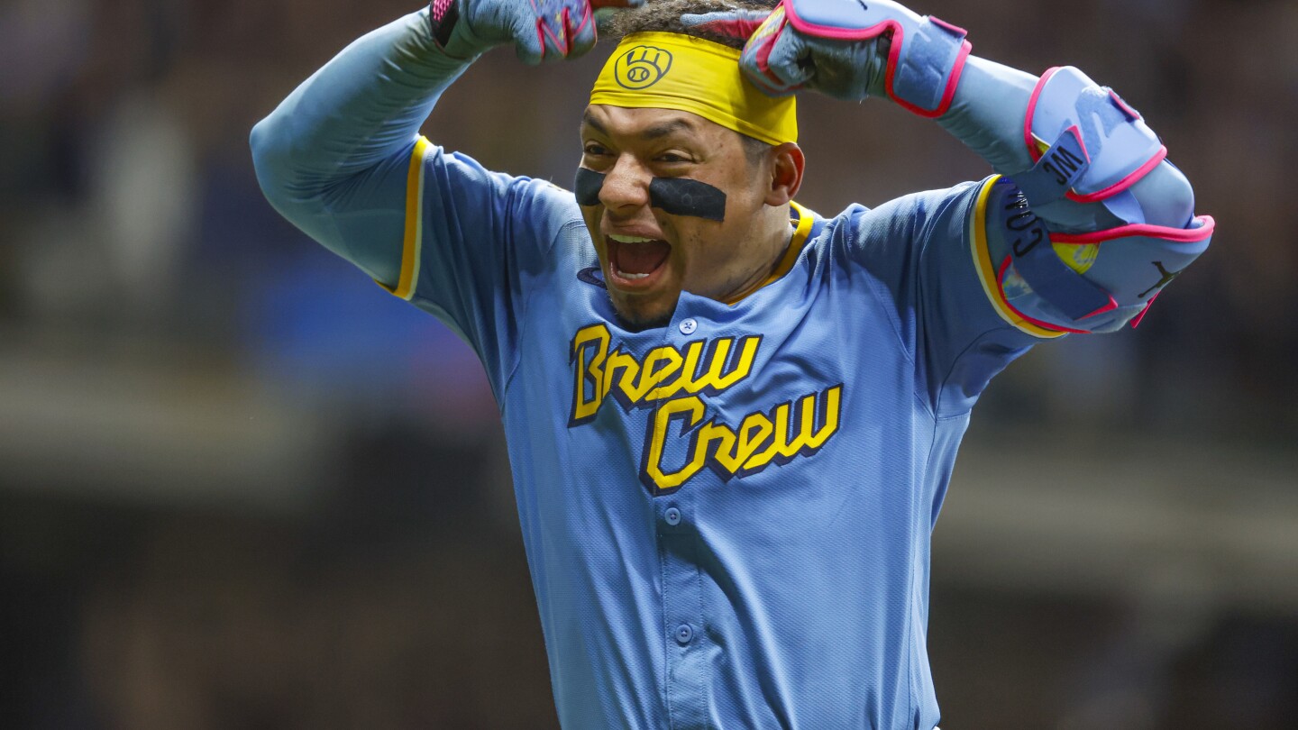 Contreras homers in 9th inning to give Brewers a 5-4 win over Giants