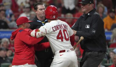 Cardinals' Willson Contreras ejected, throws bat and hits coach in win over Pirates