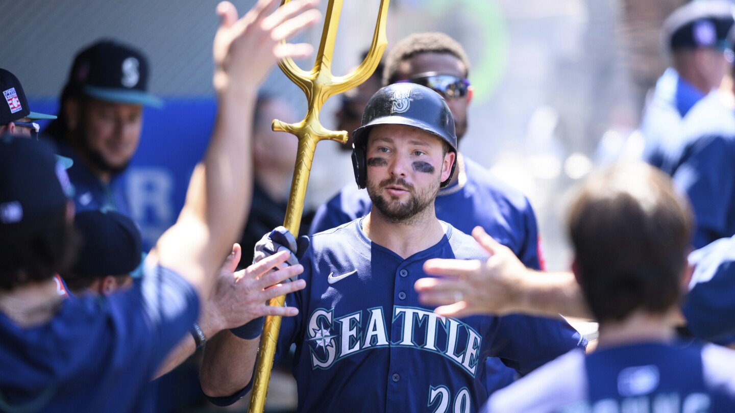 Cal Raleigh's 'staggering' season leads an offensive surge by MLB catchers