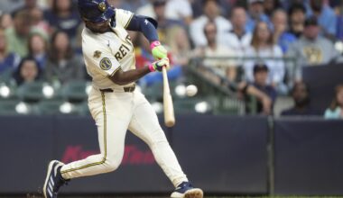 Durbin goes deep again as Brewers beat Diamondbacks 7-5