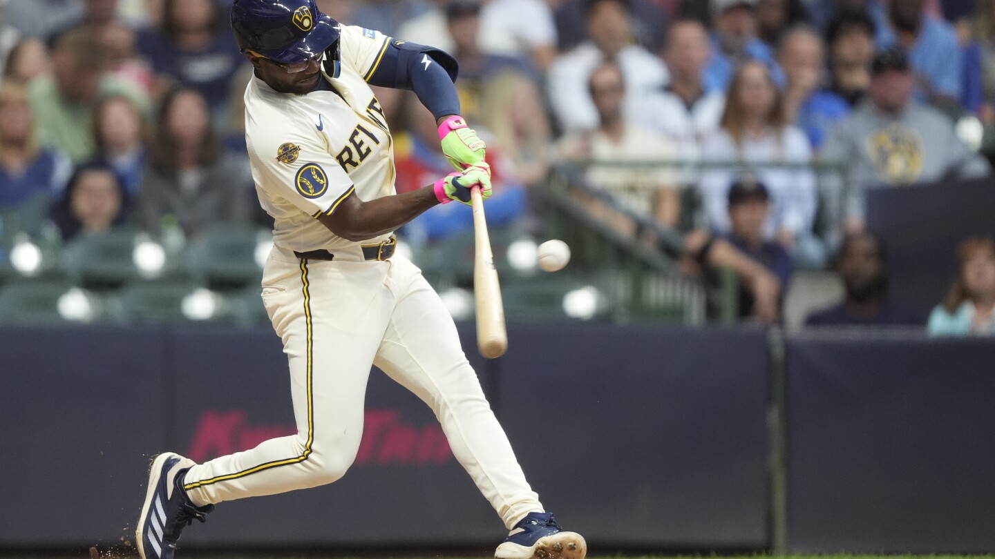 Durbin goes deep again as Brewers beat Diamondbacks 7-5