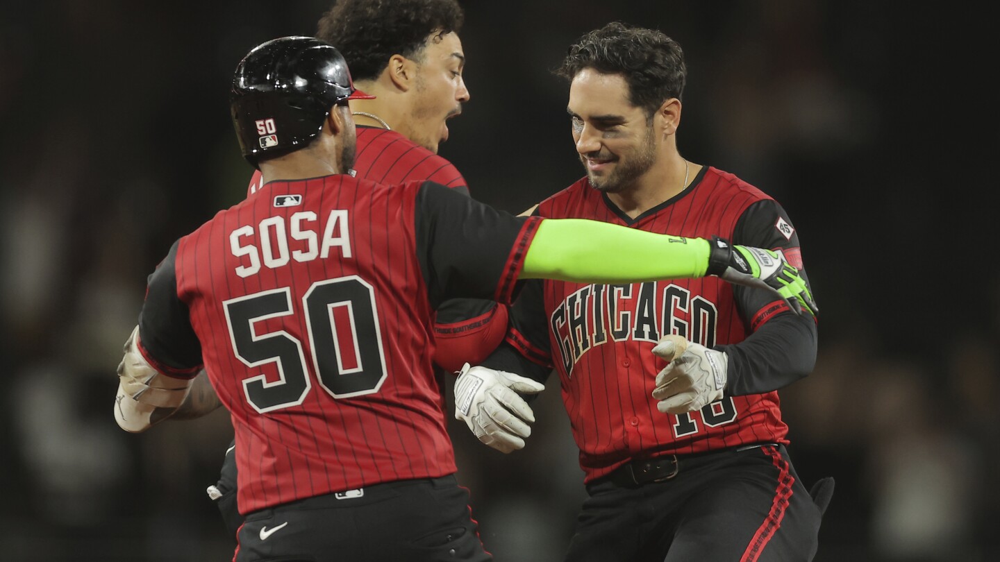 Tauchman gets the winning hit in the 11th as the White Sox beat the Guardians for DH split