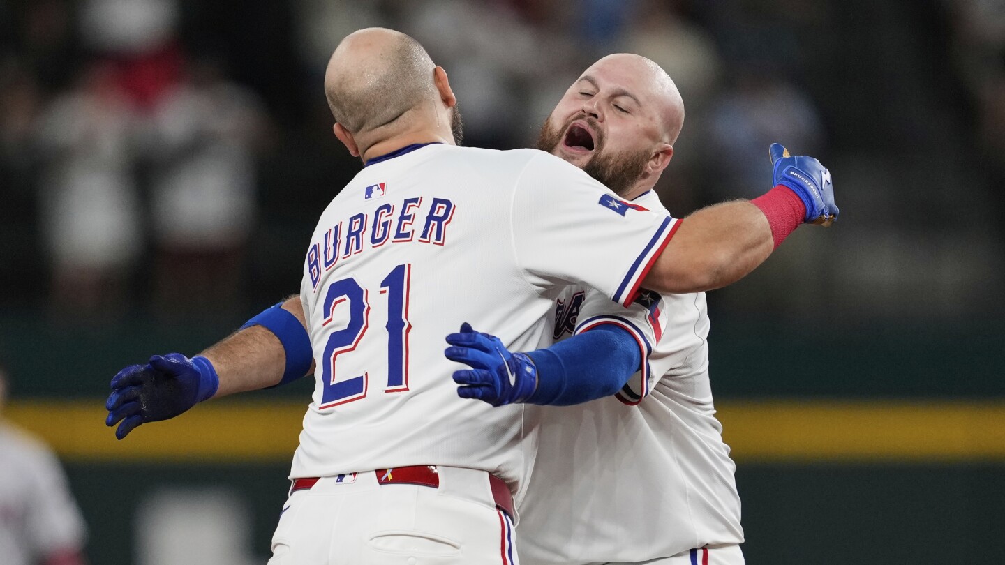 Burger hits pinch-hit HR as Rangers beat Diamondbacks