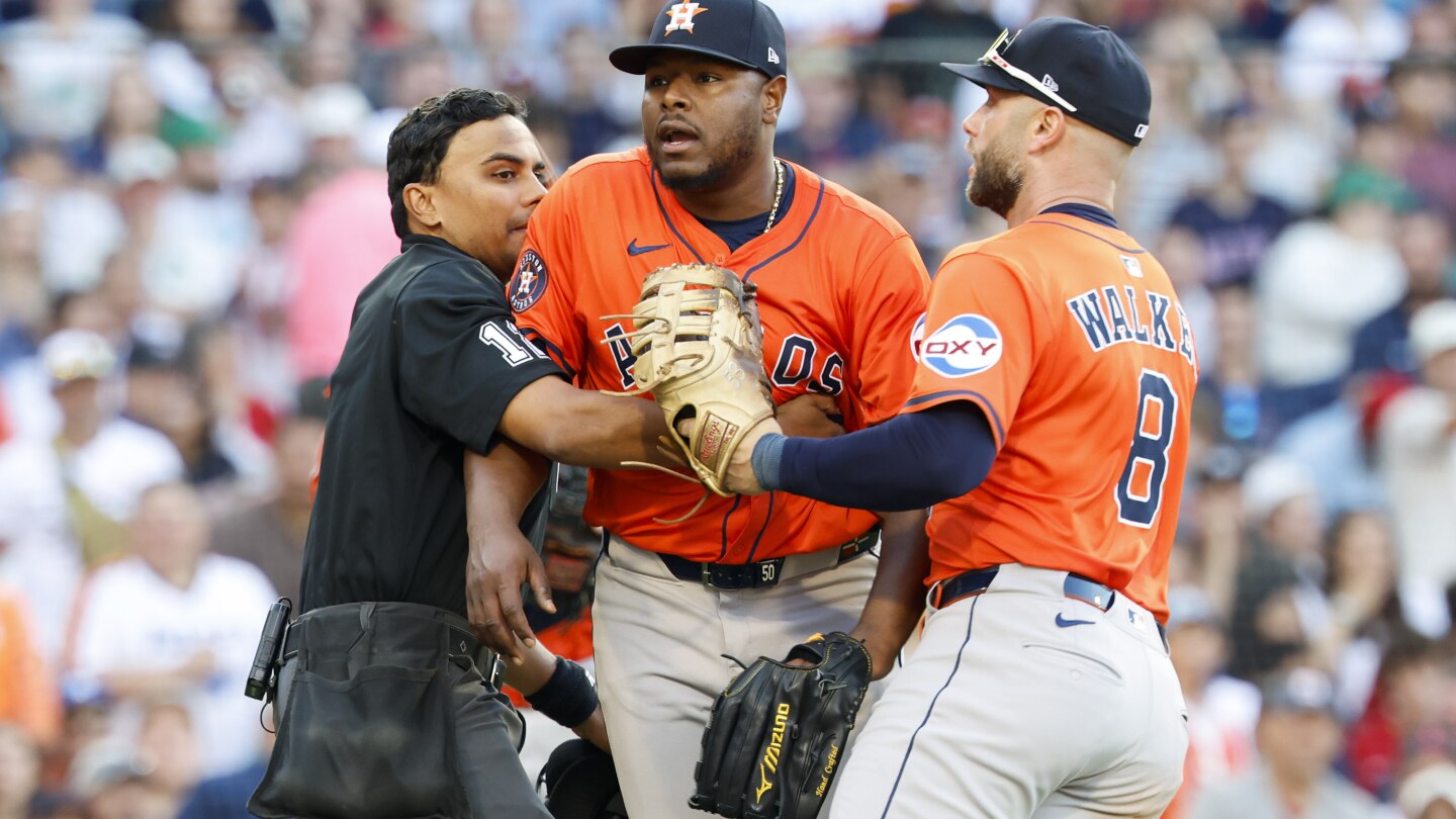 Astros reliever Neris intentionally balks runner to 3rd, then shouts at Red Sox