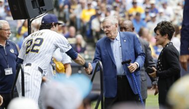 Brewers pay tribute to Bob Uecker in star-studded pregame ceremony