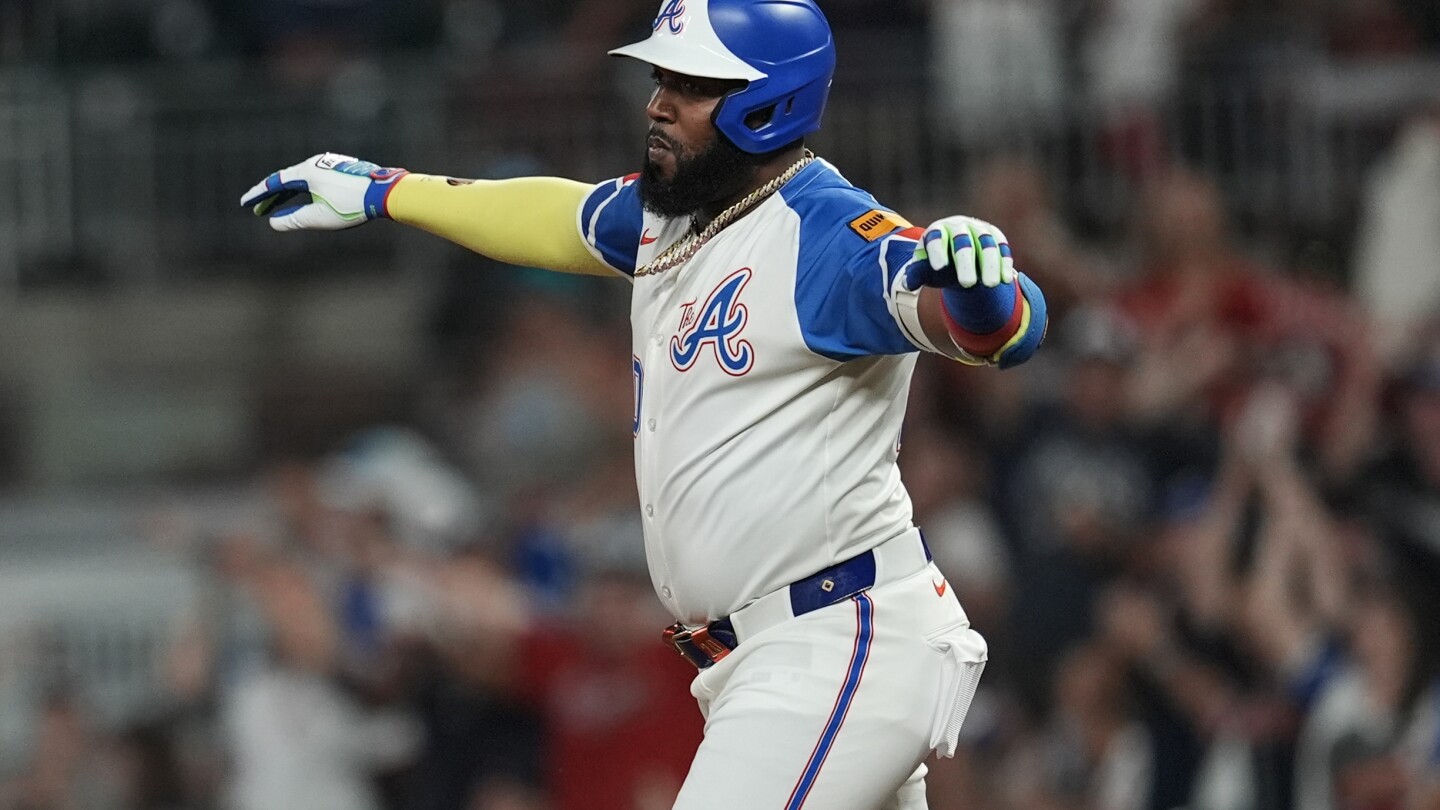 Braves sweep Marlins in historic doubleheader with first female umpire