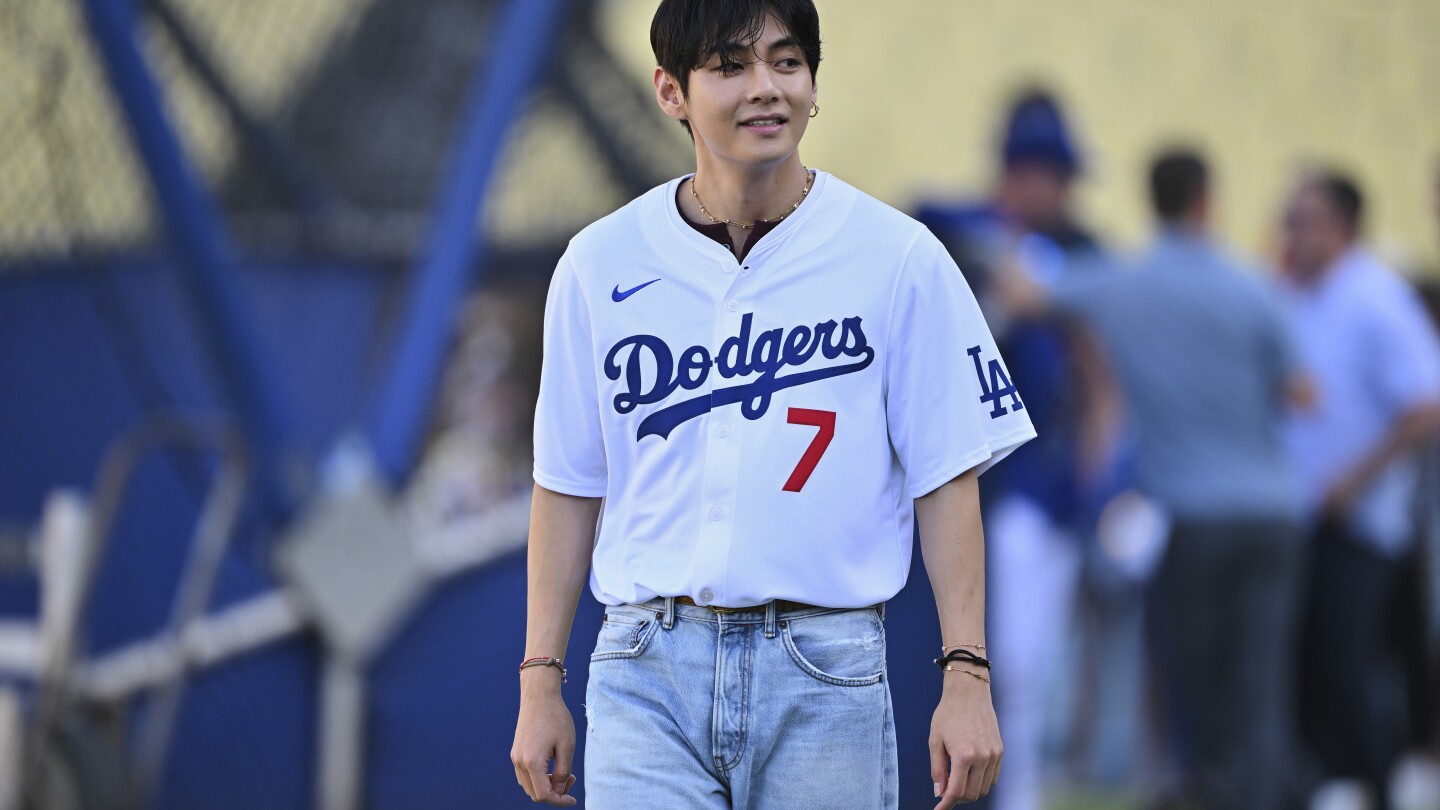 K-pop star V of BTS meets Shohei Ohtani at Dodgers game, throws ceremonial pitch