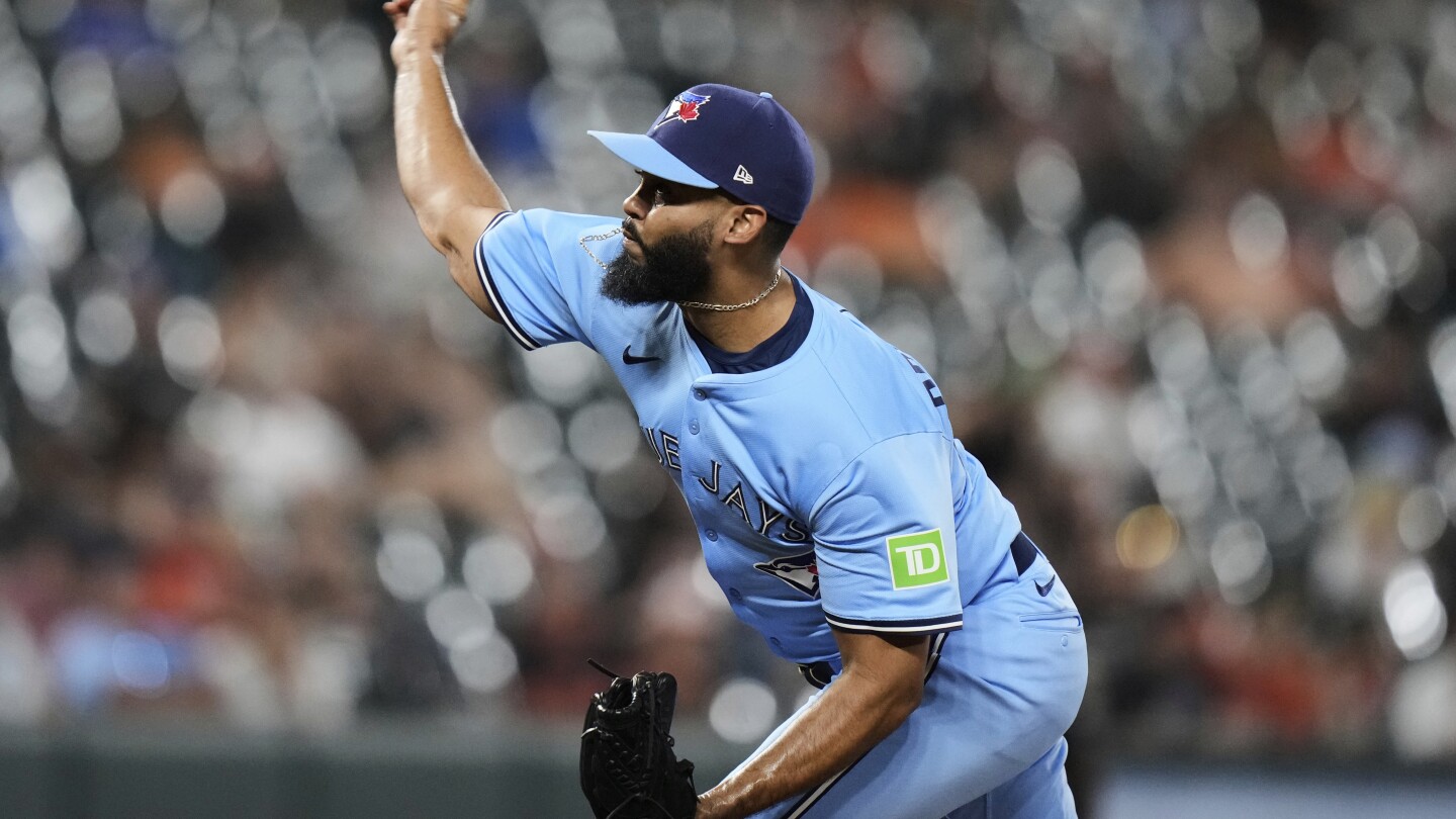 Orioles trade Dominguez to Blue Jays in middle of doubleheader between teams