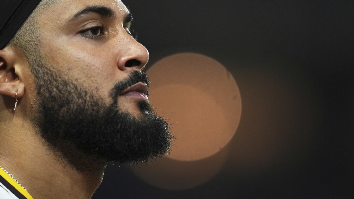 Tatis makes spectacular leaping catch to rob Devers of a home run