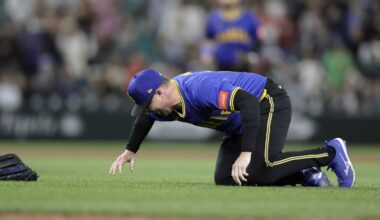 Mariners reliever Trent Thornton carted off field after injury coming off mound in 9th inning