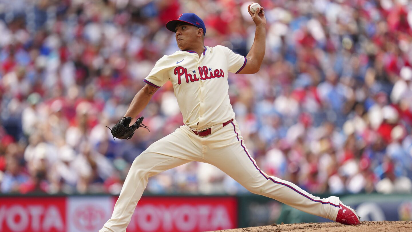 Suarez has career-high 11 strikeouts as Phils hold off Nats for 3-2 victory