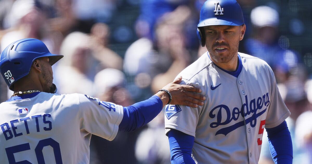 Clayton Kershaw, offense help Dodgers salvage split against Rockies