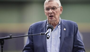 Former baseball commissioner Bud Selig says salary caps are 'working well' in other sports
