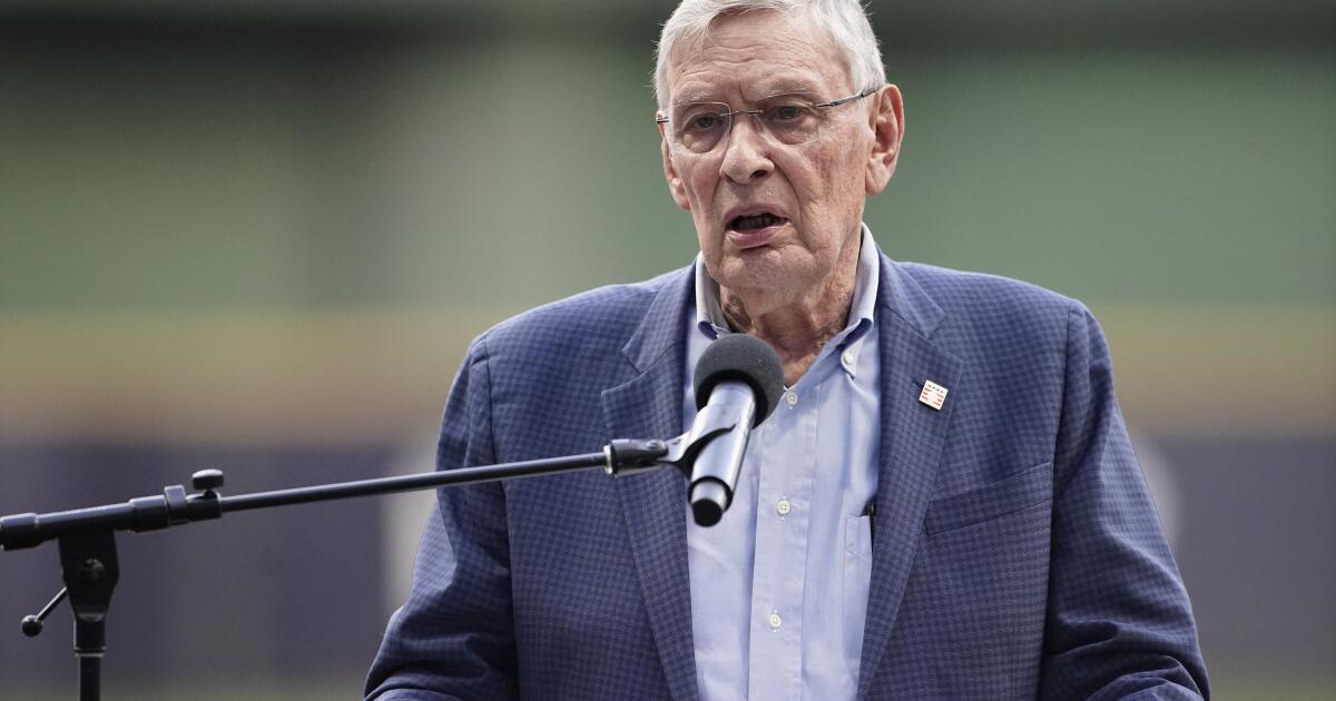 Former baseball commissioner Bud Selig says salary caps are 'working well' in other sports