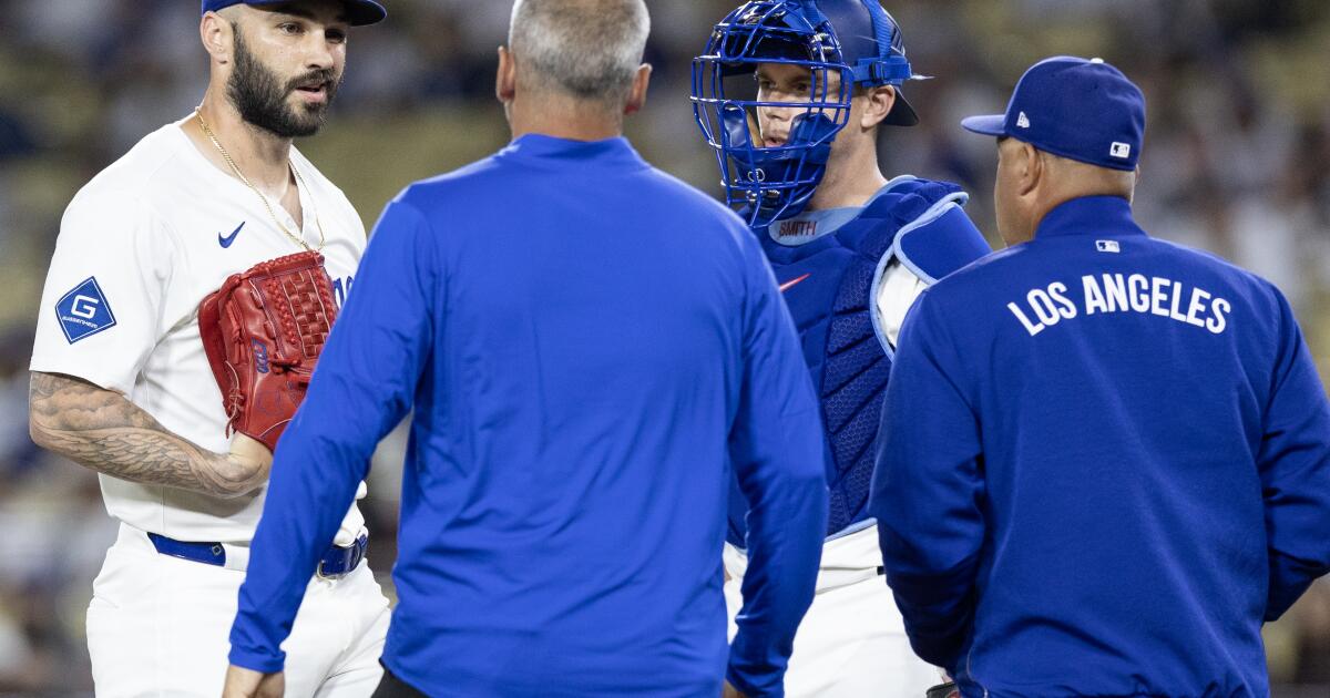 Letters: Dodgers keep their hands in pockets at trade deadline