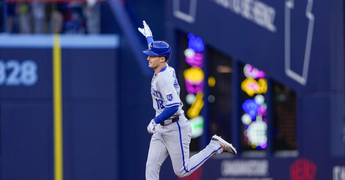 Royals blast Blue Jays into oblivion 9-3