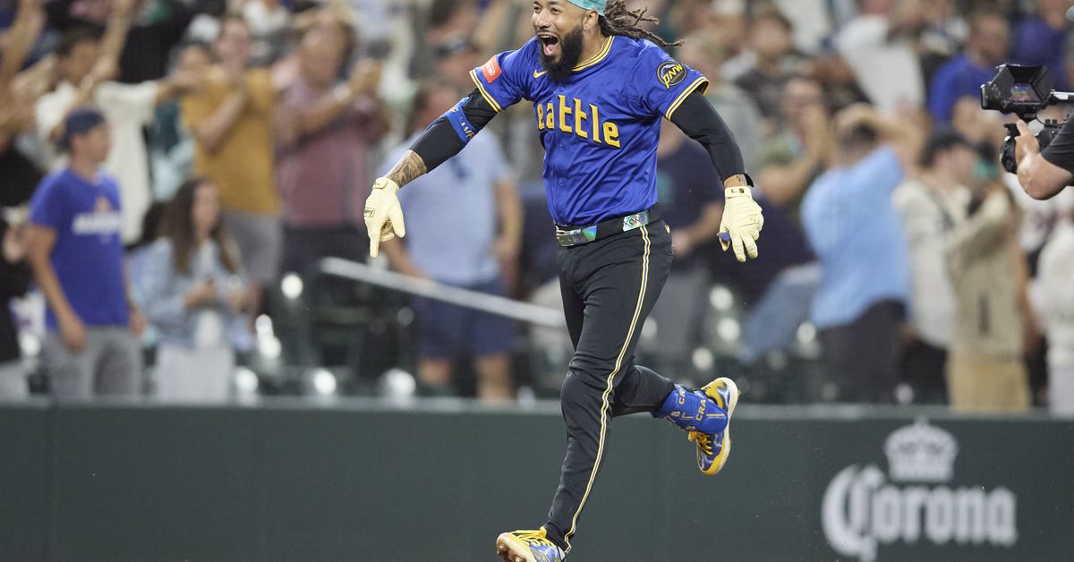 J.P. Crawford’s walk-off home run ignites T-Mobile Park as Seattle Mariners beat Texas Rangers 4-3