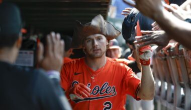 O’s’ trade-ravaged offense rallies in the eighth to steal a 4-3 win in Chicago