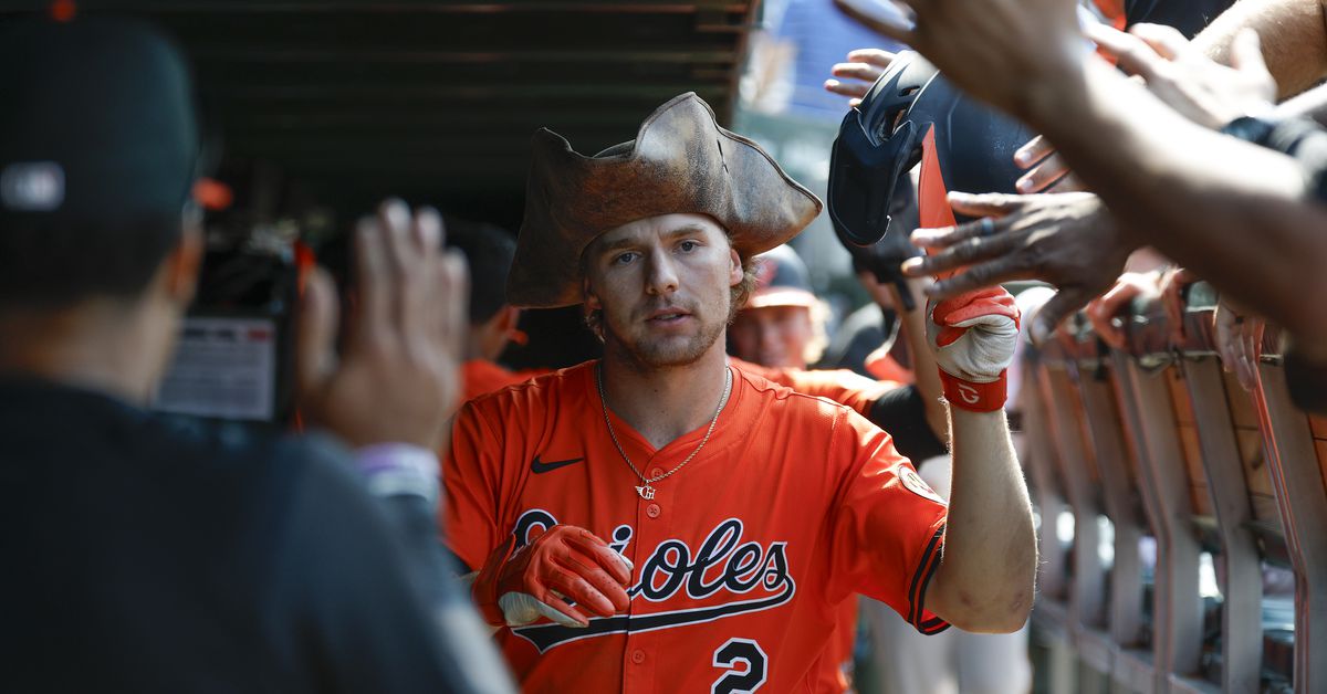O’s’ trade-ravaged offense rallies in the eighth to steal a 4-3 win in Chicago