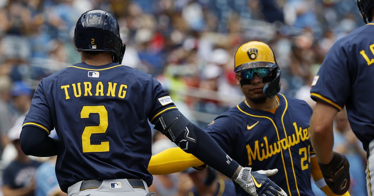 Milwaukee blows out Washington for third straight game, 14-3