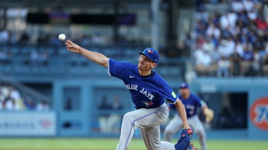 Toronto Blue Jays starting pitcher Chris Bassitt (40) pitches during the fourth inning against the Los Angeles Dodgers at Dodger Stadium. Toronto Blue Jays starting pitcher Chris Bassitt (40) pitches during the fourth inning against the Los Angeles Dodgers at Dodger Stadium.