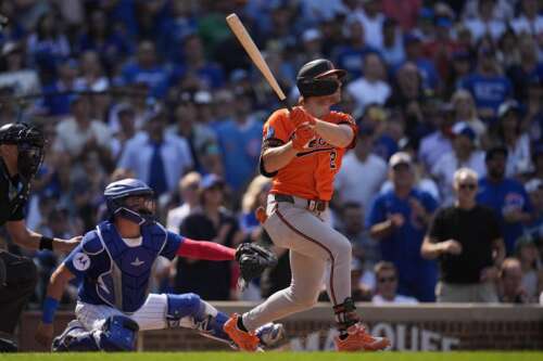 Henderson hits 3-run homer in the 8th in the Orioles' 4-3 victory over the Cubs