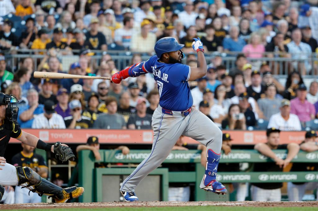Blue Jays' Vladimir Guerrero Jr. exits with hamstring tightness