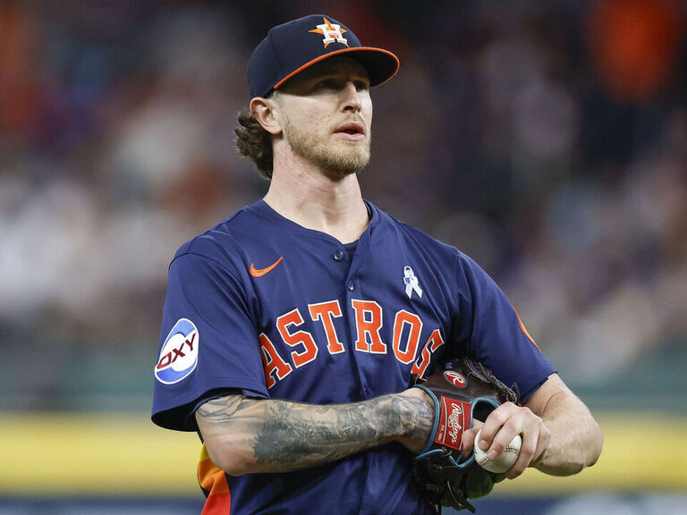 Hader hopeful he can pitch in postseason after shoulder injury