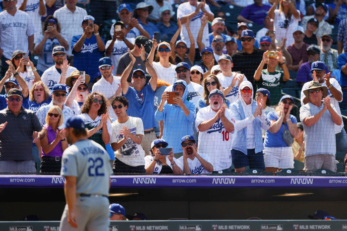 Whatever it is for Ohtani, 37-year-old Kershaw changes the order of his pitching and takes a break on the 4th and holds a mound meeting with Korean and Japanese superstars on the 28th
